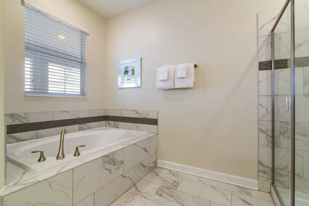 Champions Gate 1620 - Eight Bedroom Pool Home
