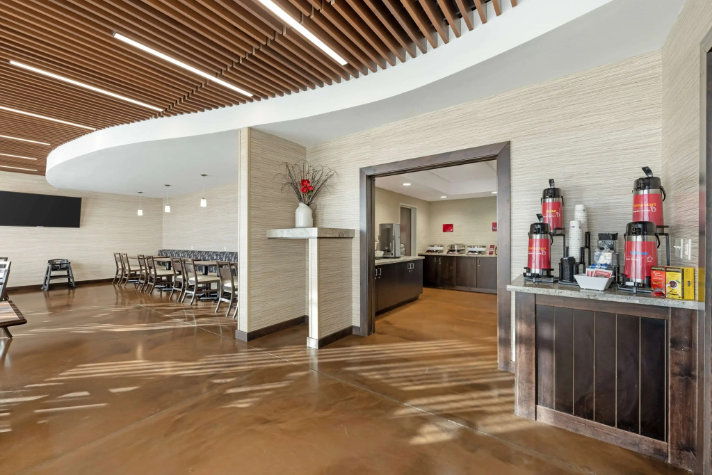 Best Western Plus Lakeview Hotel