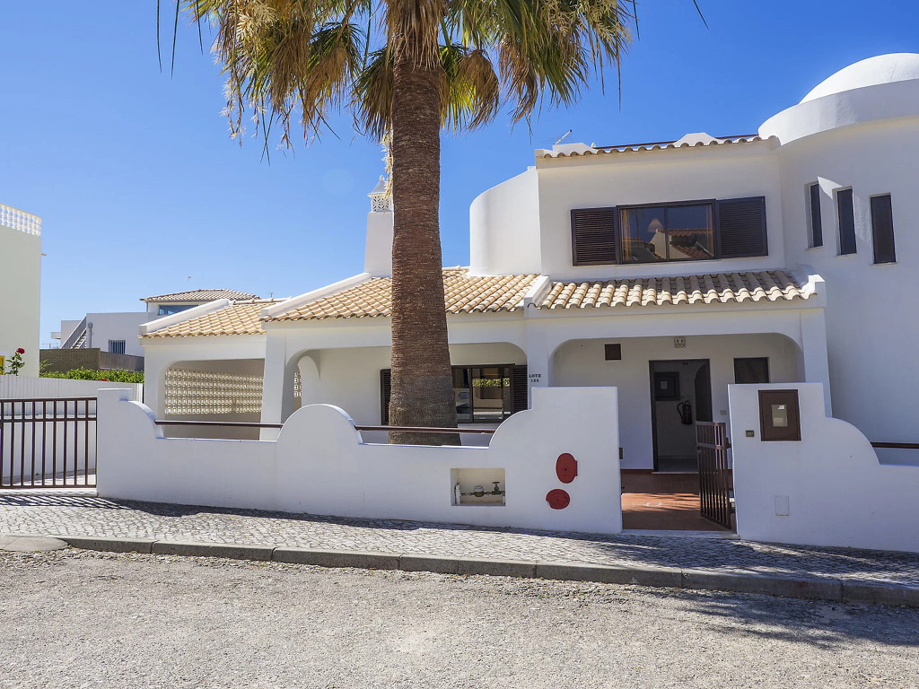 Villa Galé 600m from the beach by Interhome