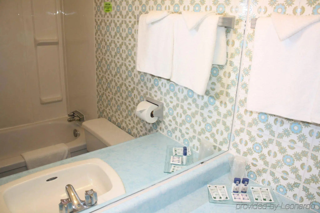 Empress Inn and Suites by the Falls