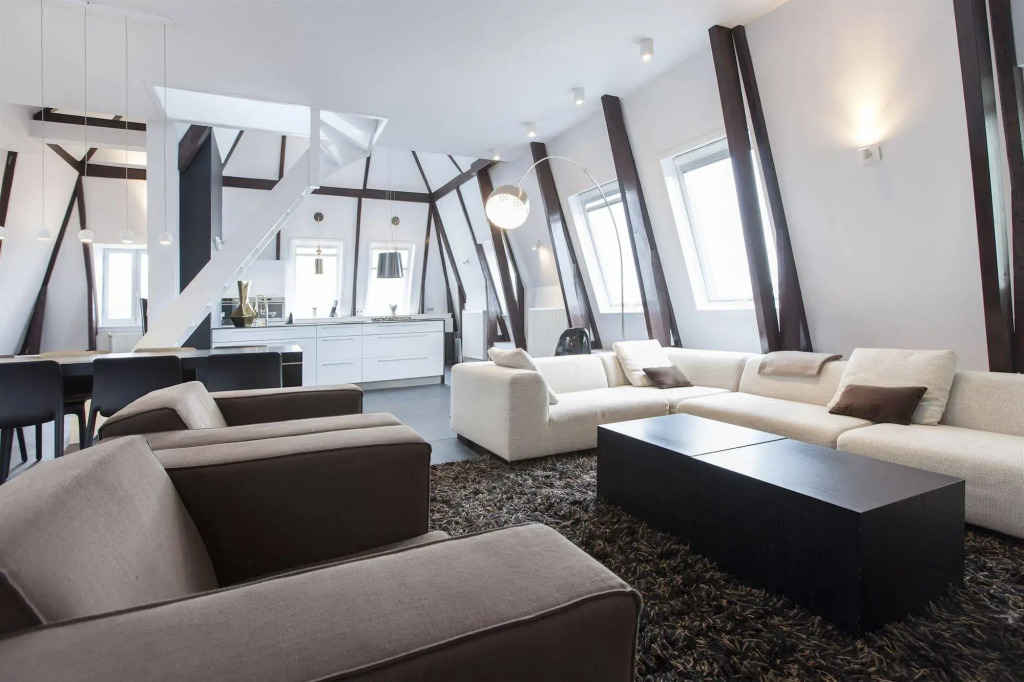 Laura Apartments