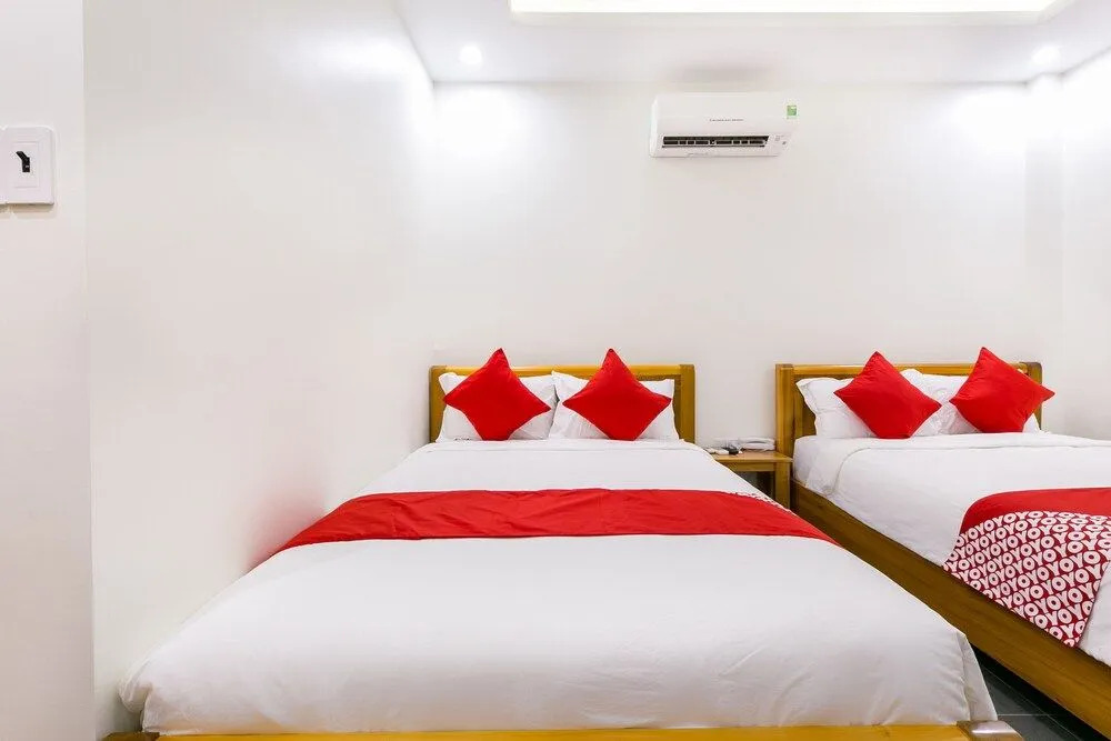 OYO 365 Rose Hotel
