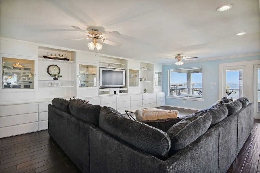 Harbor View Breeze