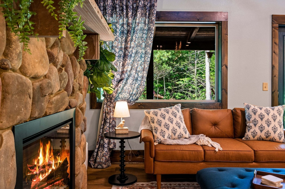 Blue Bird 3 Bedroom Cabin