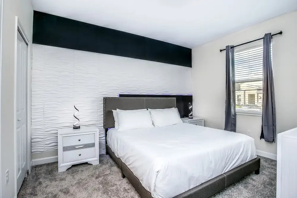 Amazing Family Home 8min to Disneyworld Pool Spa Sleeps 24 Stl101
