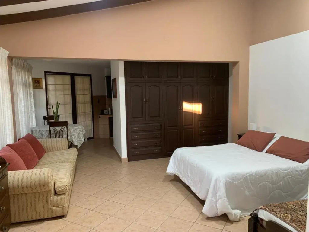 Apartamento con jardin