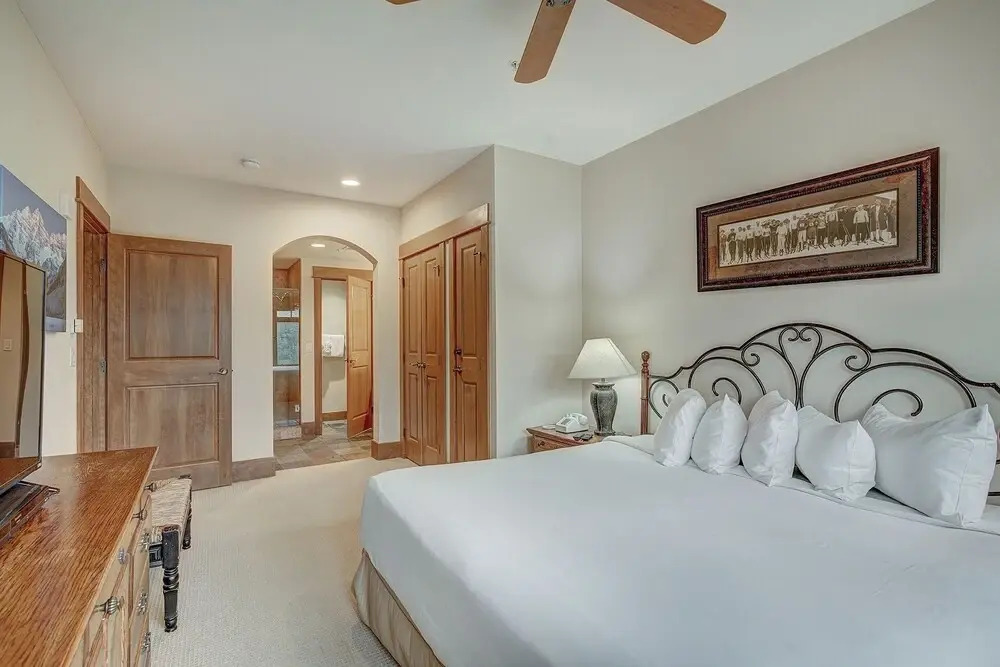 Luxurious 2 BR in River Run Village Featuring Ski in ski-out condo