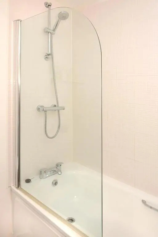 City centre 4 bedroom town house with parking