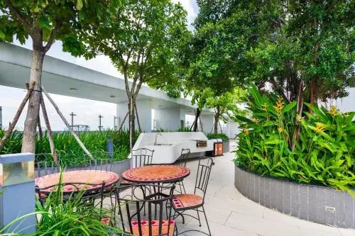 KIRAKUAN PARKVIEW 2BR Pool/Gym/Balcony