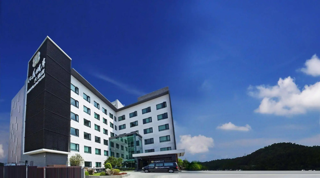 Renyi Lake Hotel