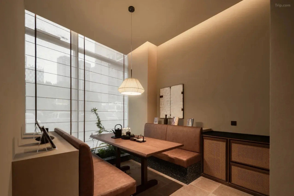 Отель Atour Orign Hotel Chengdu Kuanzhai Alley Changshun Street