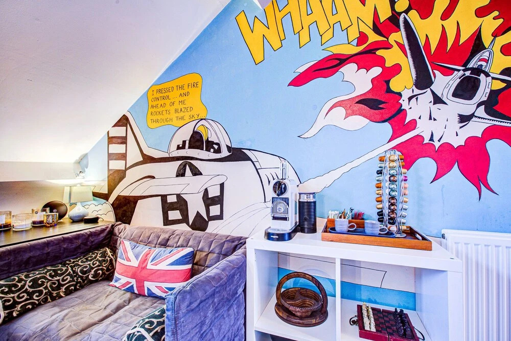 Entire Artistic Open-plan Top Floor Apartment