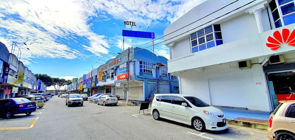 OYO 89737 Hotel Tishoa