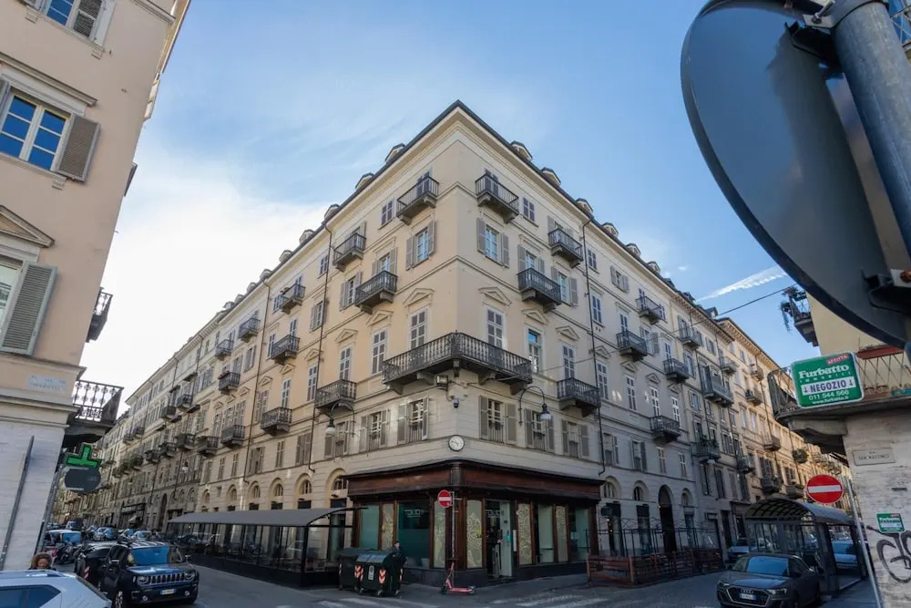 Red Studio Near Porta Nuova by Wonderful Italy