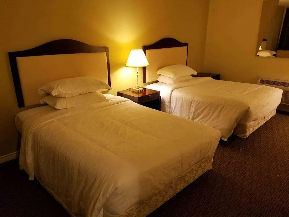 7 West Motel