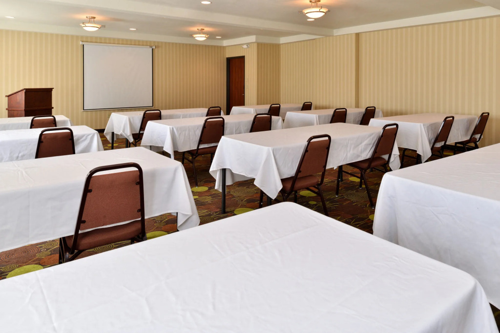 Holiday Inn Express Portland South - Lake Oswego by IHG