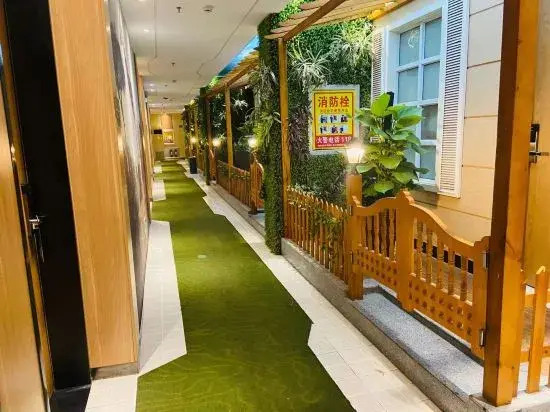 Wonderland Hotel