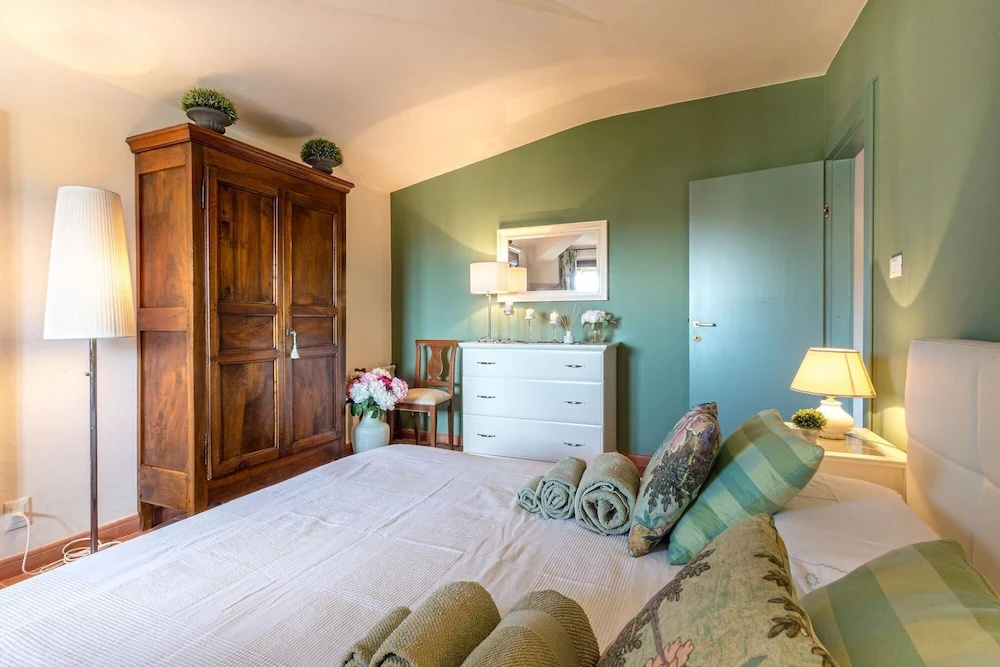 Casa Baino in Lucca With 2 Bedrooms and 1 Bathrooms