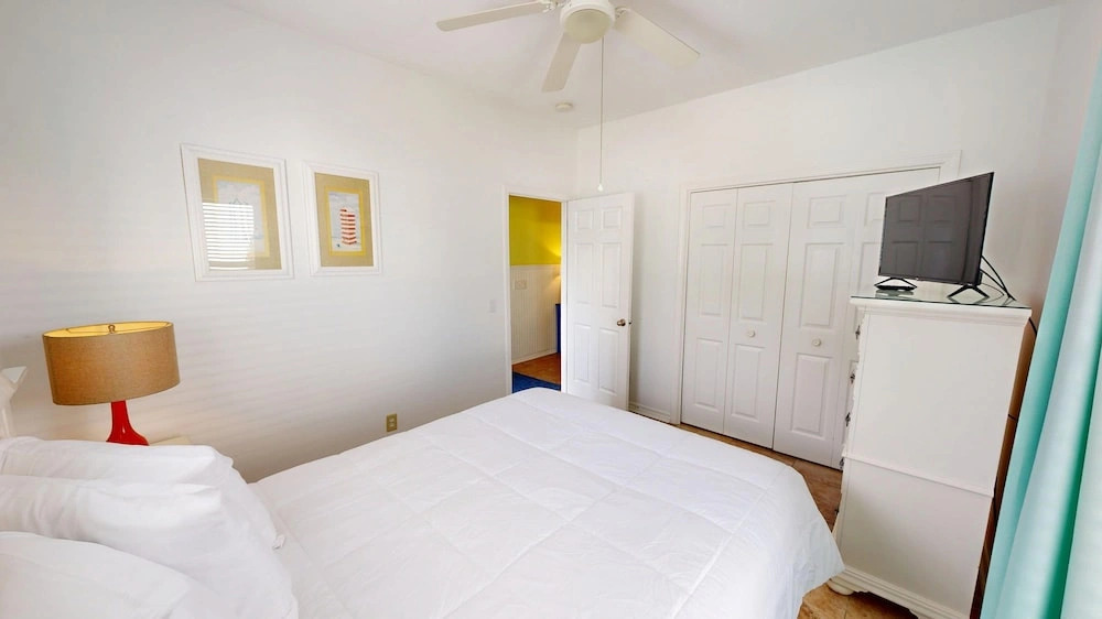 Toes In The Sand 4 Bedroom Home