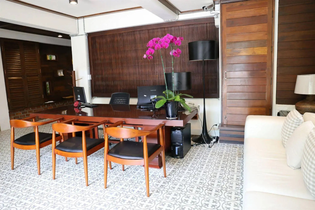 Kampaeng Ngam Hotel - Steps to Night Bazaar & Old City