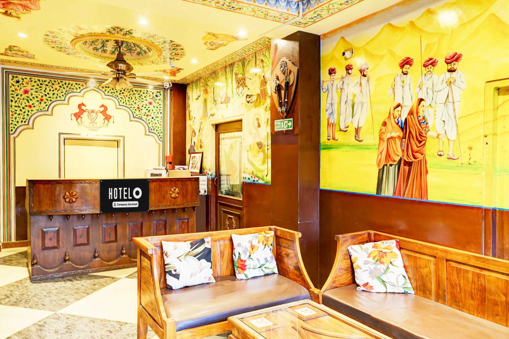 Townhouse Gangapole Amer Road
