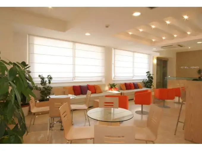 Iones Hotel
