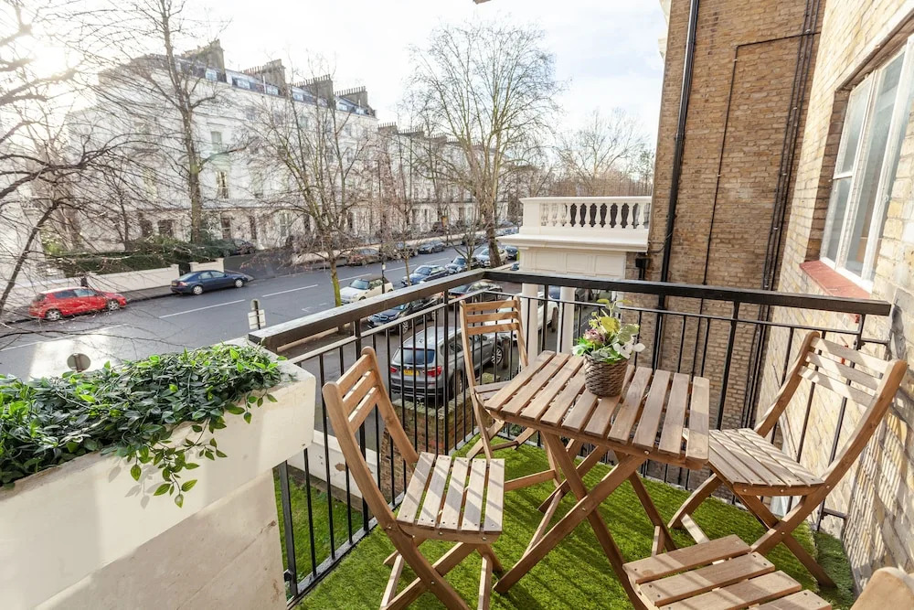 3 Bedrooms  Apartment  Central London