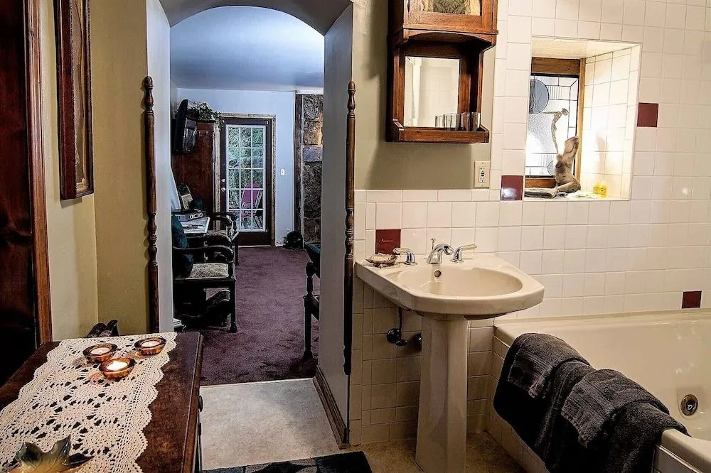 BENTON PLACE INN