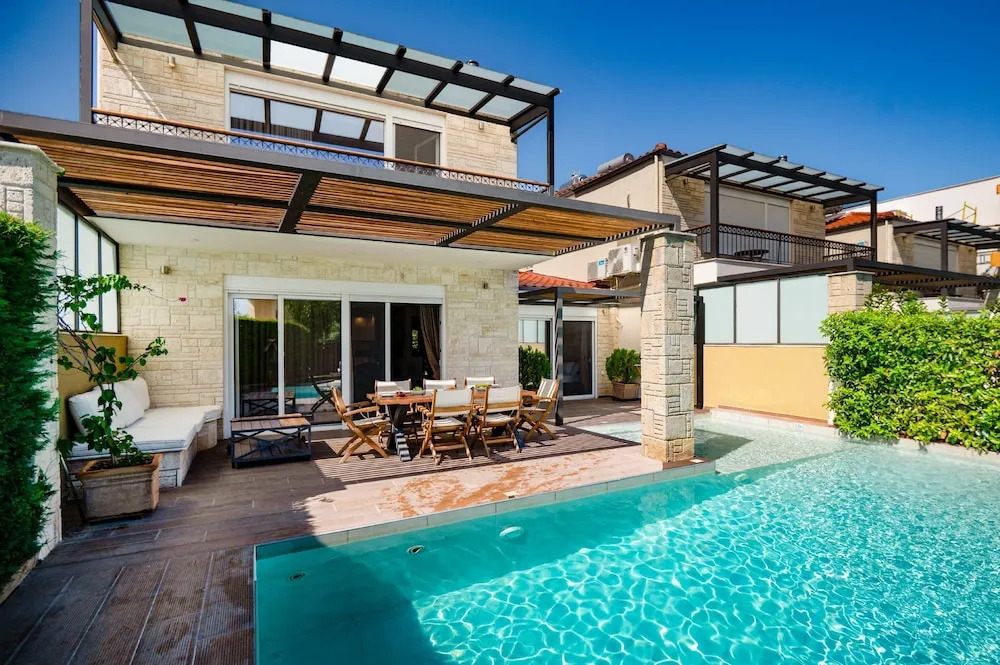 Sunny Villa Tria