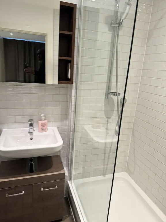 Phoenix 2 Bedroom Apartment in london