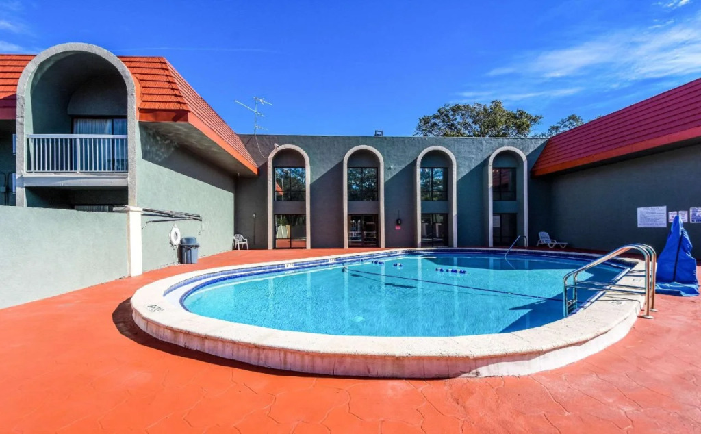 Econo Lodge Tampa near Busch Gardens