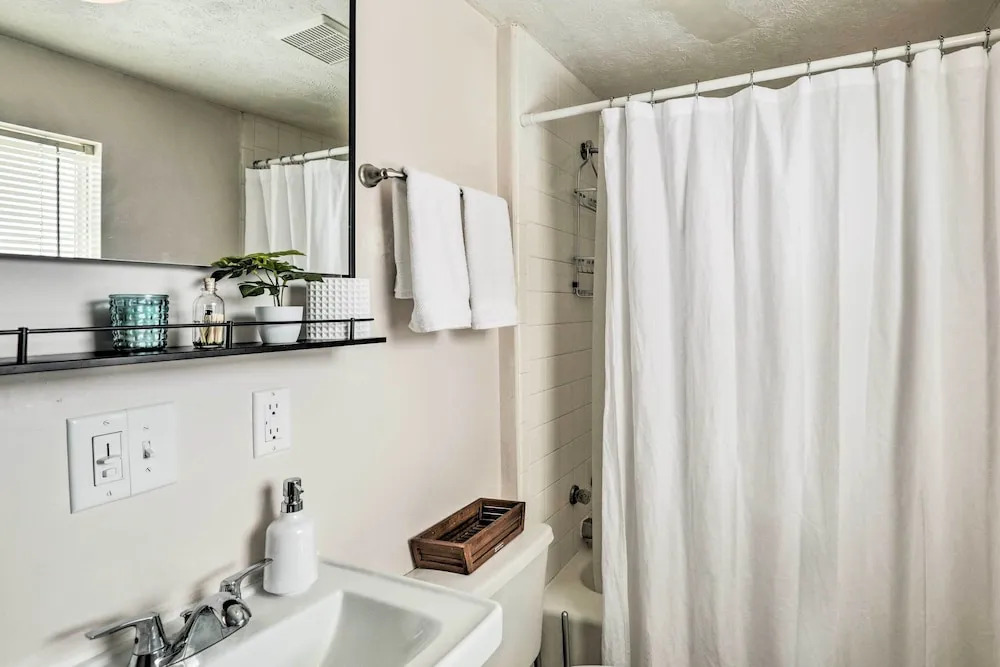 Cozy Omaha Vacation Rental: 6 Miles to Downtown!
