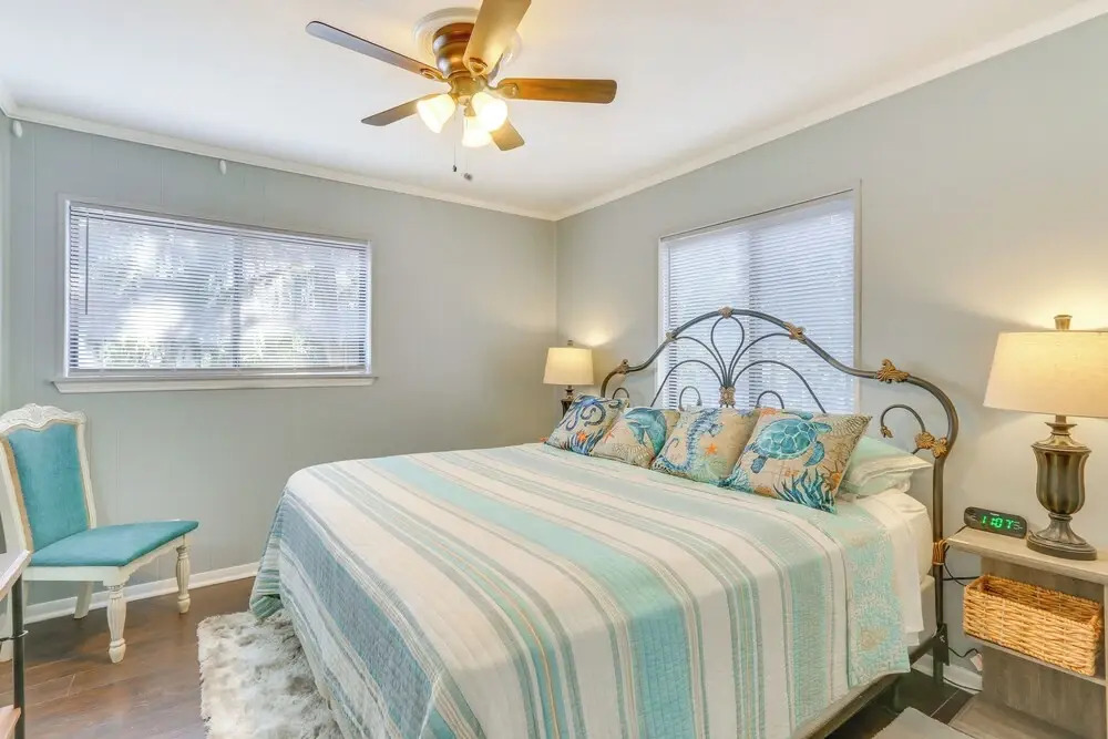 < 1 Mi to Coligny Beach Park: Condo w/ Tennis!