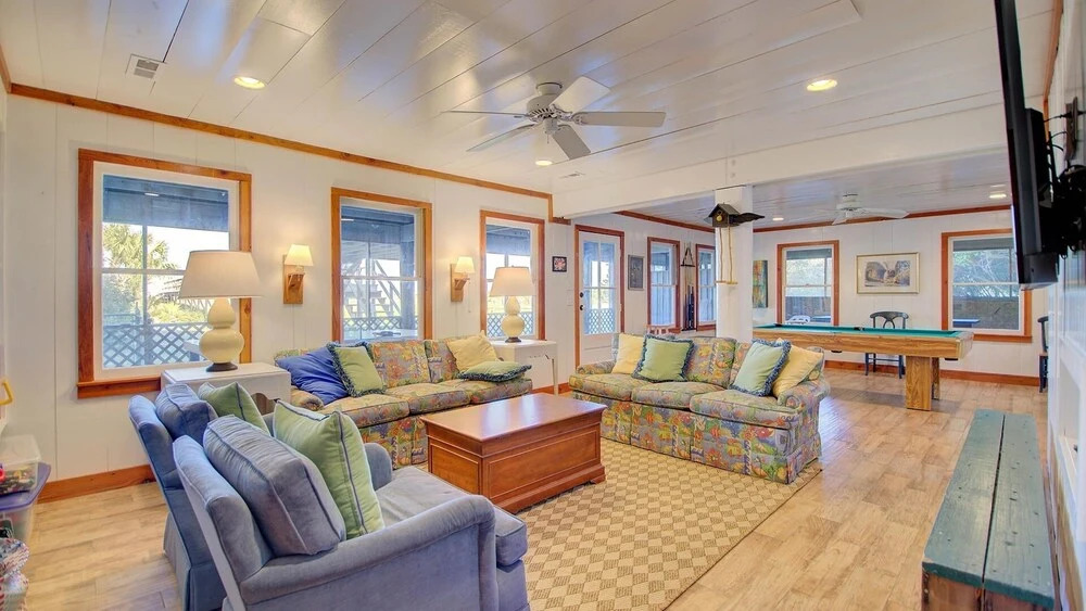 118 Kitchens Beach 9 Br home by RedAwning