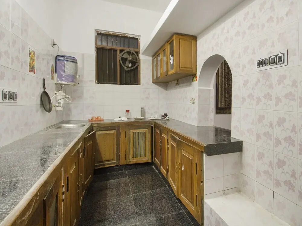 Home Grand by OYO Rooms