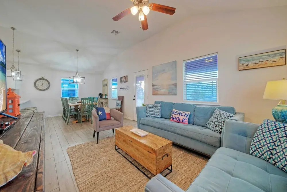 Purple Parrot by Avantstay Heated Pool, Beach Access & Central Port A Location