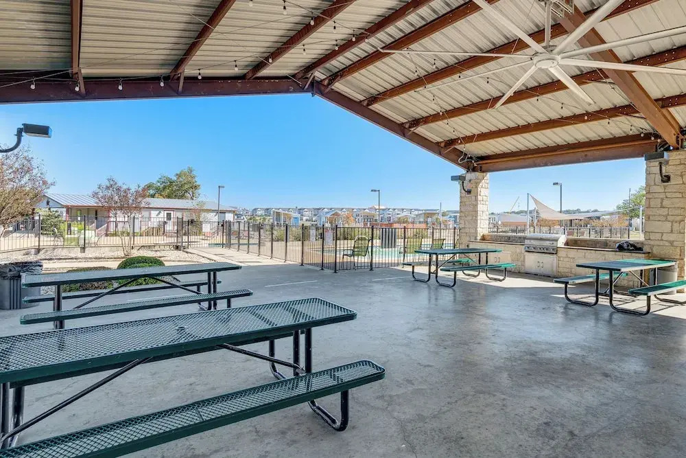 Austin Tiny Home: Fireplace, Shared Pool & Hot Tub