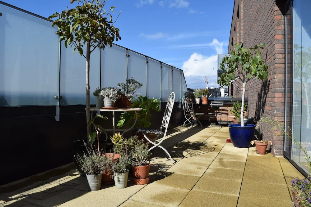 1 Bedroom Apartment With Balcony Near Regent's Canal