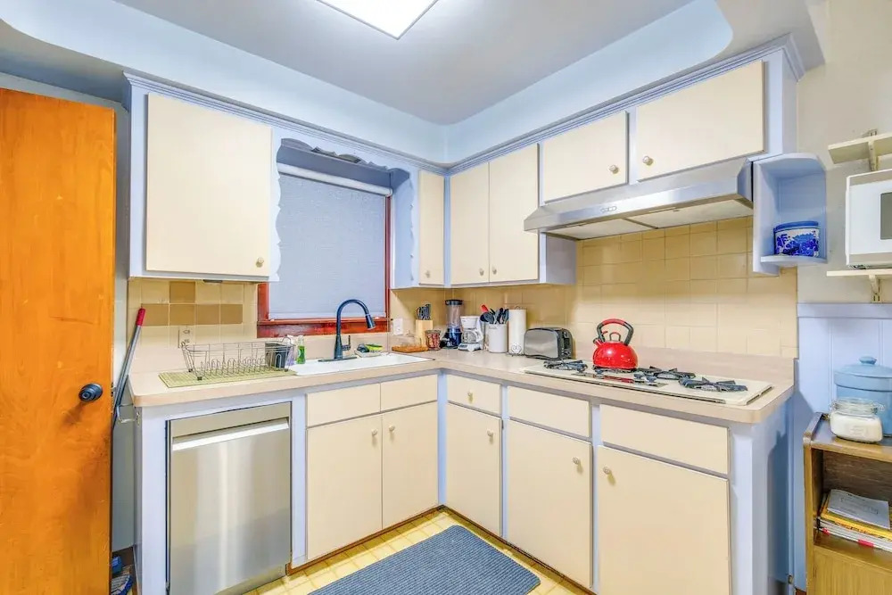 Charming Home - 4 Mi to Euclid Creek Reservation