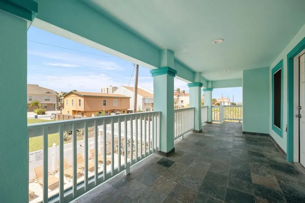 Retreats At Lantana 4 Plex 10 Bedroom Home by RedAwning