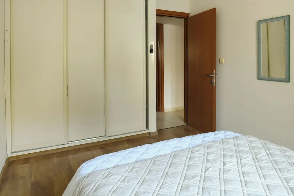Homey Sea-Side Apartment by Sea N' Rent
