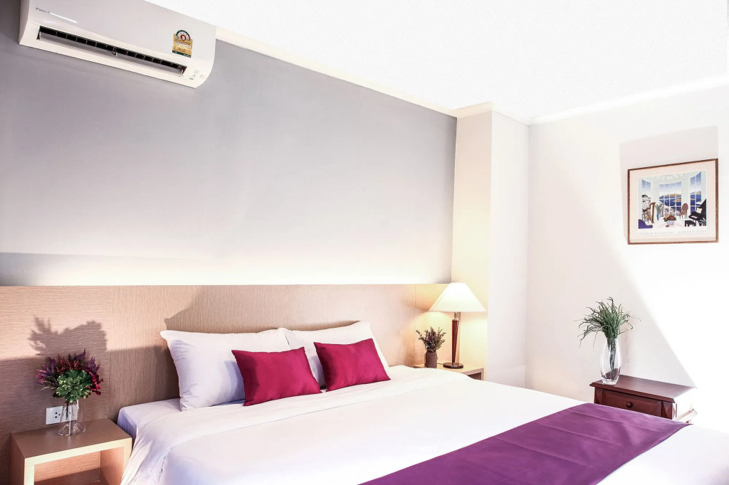Collection O The Step Sathorn
