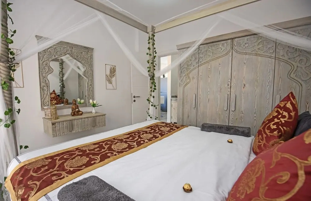 Luxury 95m Penthouse - Boutique Resort & Wifi