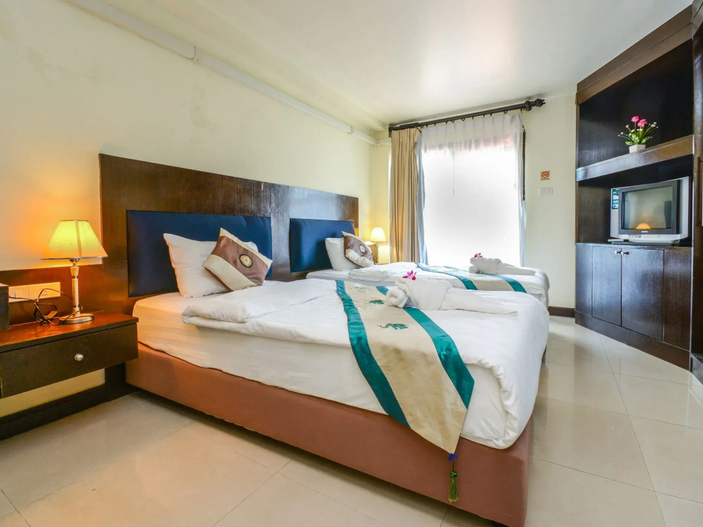 Enjoys Beach House Karon