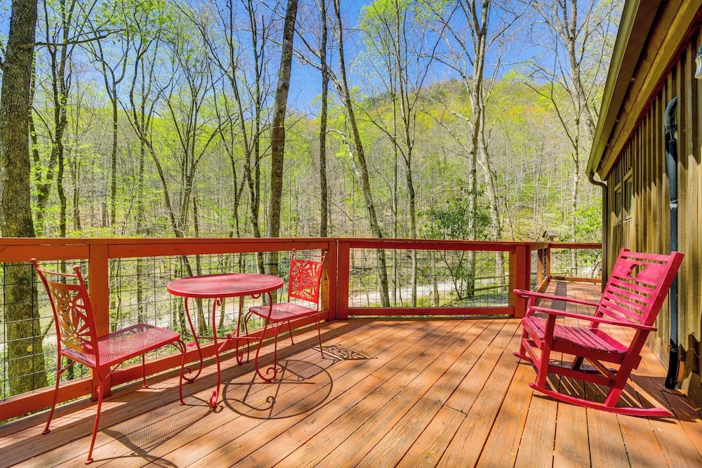 Unwind By Fire! Creekside Whittier Cabin w/ Deck