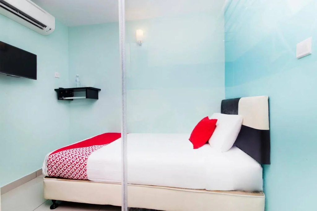 OYO 220 Hotel Sri Maluri