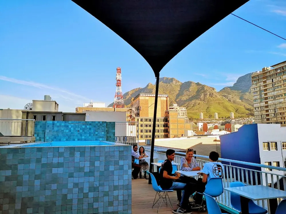 Urban Oasis Aparthotel