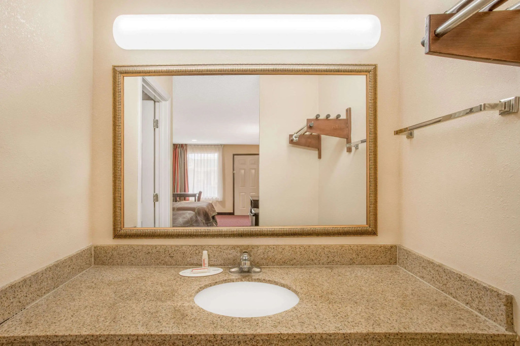 Super 8 by Wyndham Sumter