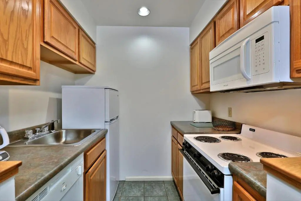Cedarbrook Queen Suite 109