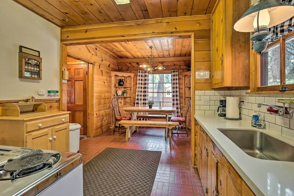 Big Bear Lake Cabin ~ 4 Mi Snow Summit Ski Resort